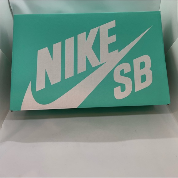 NEW Nike SB Alleyoop White University Red Men’s Shoes Size: 11 #CJO882-102 - Picture 2 of 6